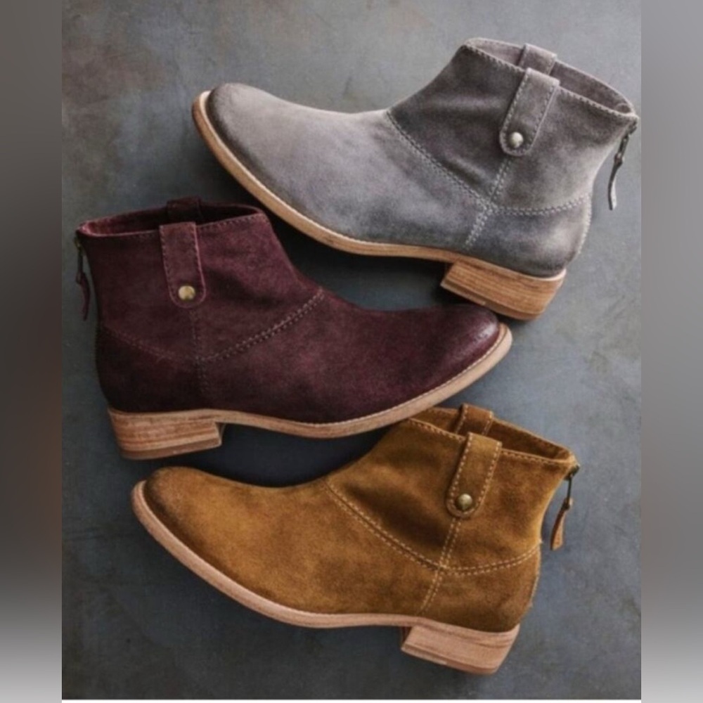 Johnston & Murphy Suede Stitched Bootie